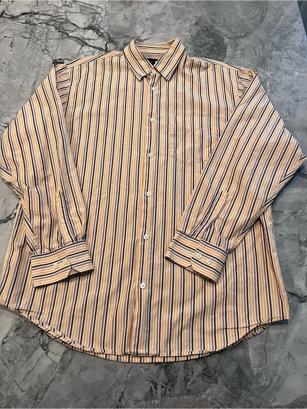 Banana Republic Men’s Size Large Button-Down Long-Sleeve Shirt!